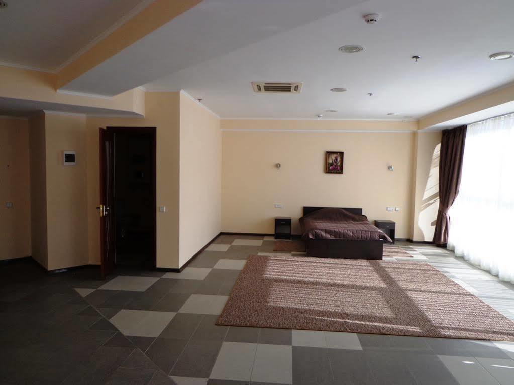 Mark Plaza Hotel Mykolaiv Exterior photo