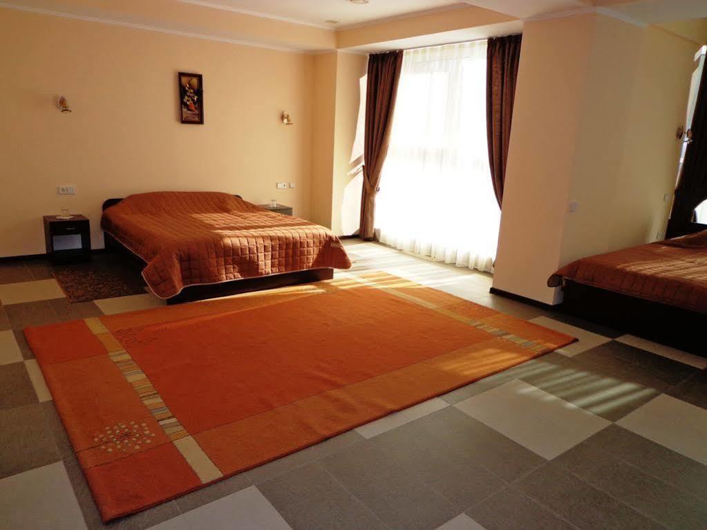 Mark Plaza Hotel Mykolaiv Exterior photo
