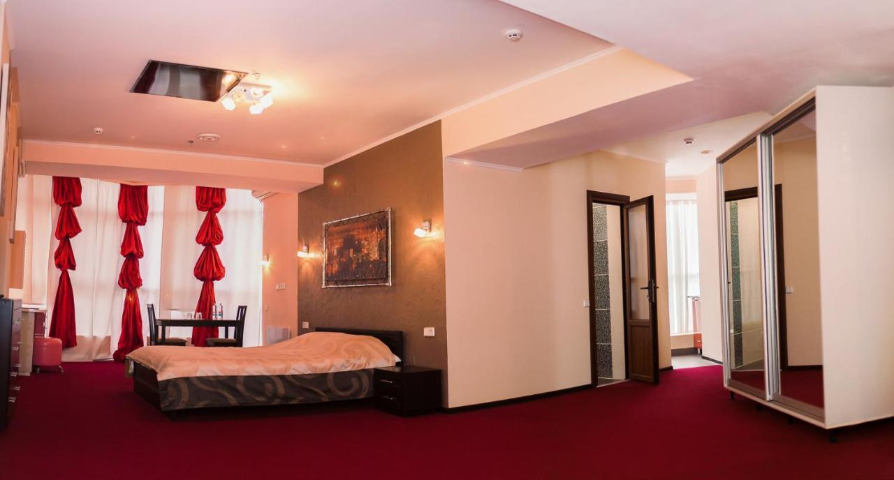 Mark Plaza Hotel Mykolaiv Exterior photo