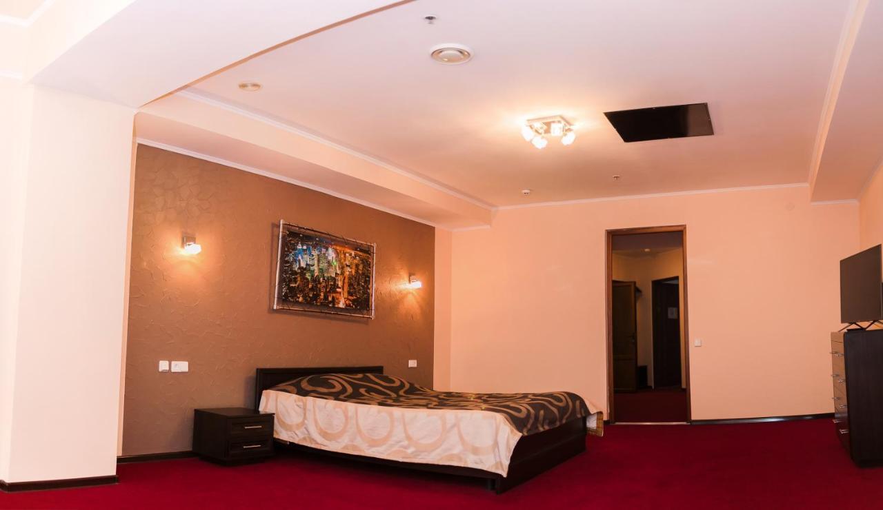 Mark Plaza Hotel Mykolaiv Exterior photo